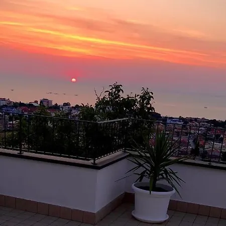 Lida Apartment, In Collina Con Ampio Terrazzo E Vista Mare