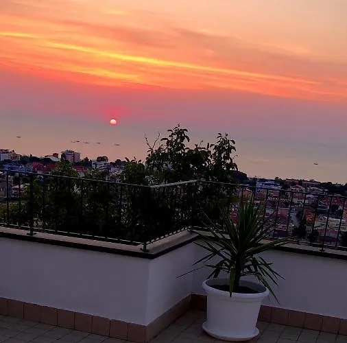 Lida Apartment, In Collina Con Ampio Terrazzo E Vista Mare