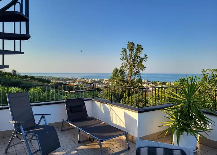 Lida Apartment, In Collina Con Ampio Terrazzo E Vista Mare Giulianova