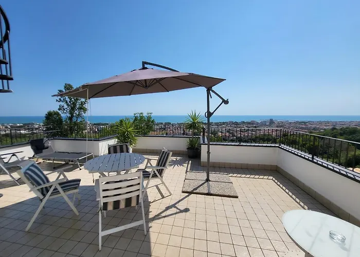 Lida Apartment, In Collina Con Ampio Terrazzo E Vista Mare Ferienhaus *