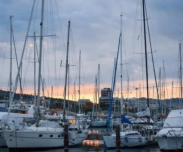 Lida Apartment, In Collina Con Ampio Terrazzo E Vista Mare Casa vacanze *